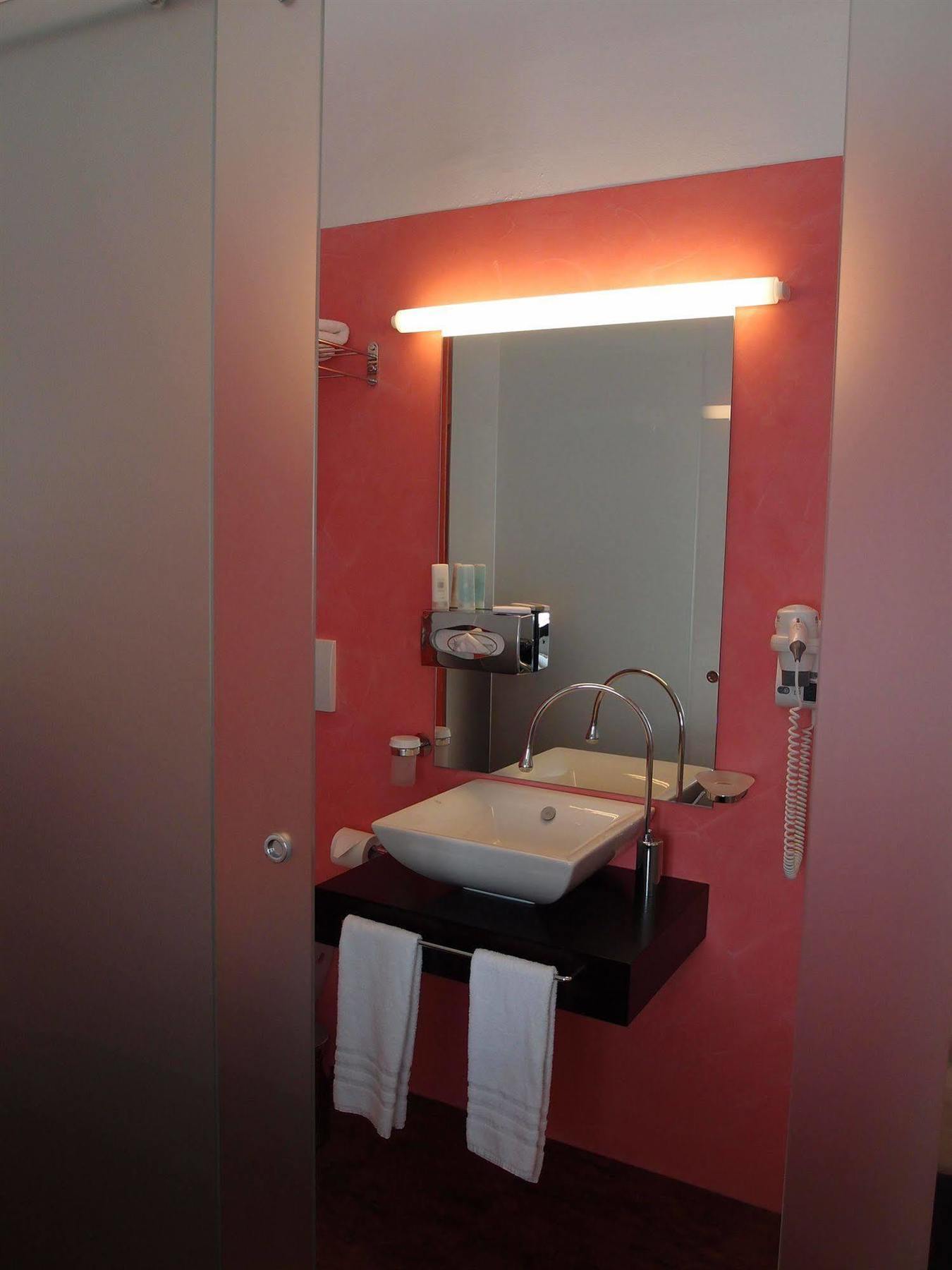 Boutique Hotel La Rinascente Локарно Экстерьер фото