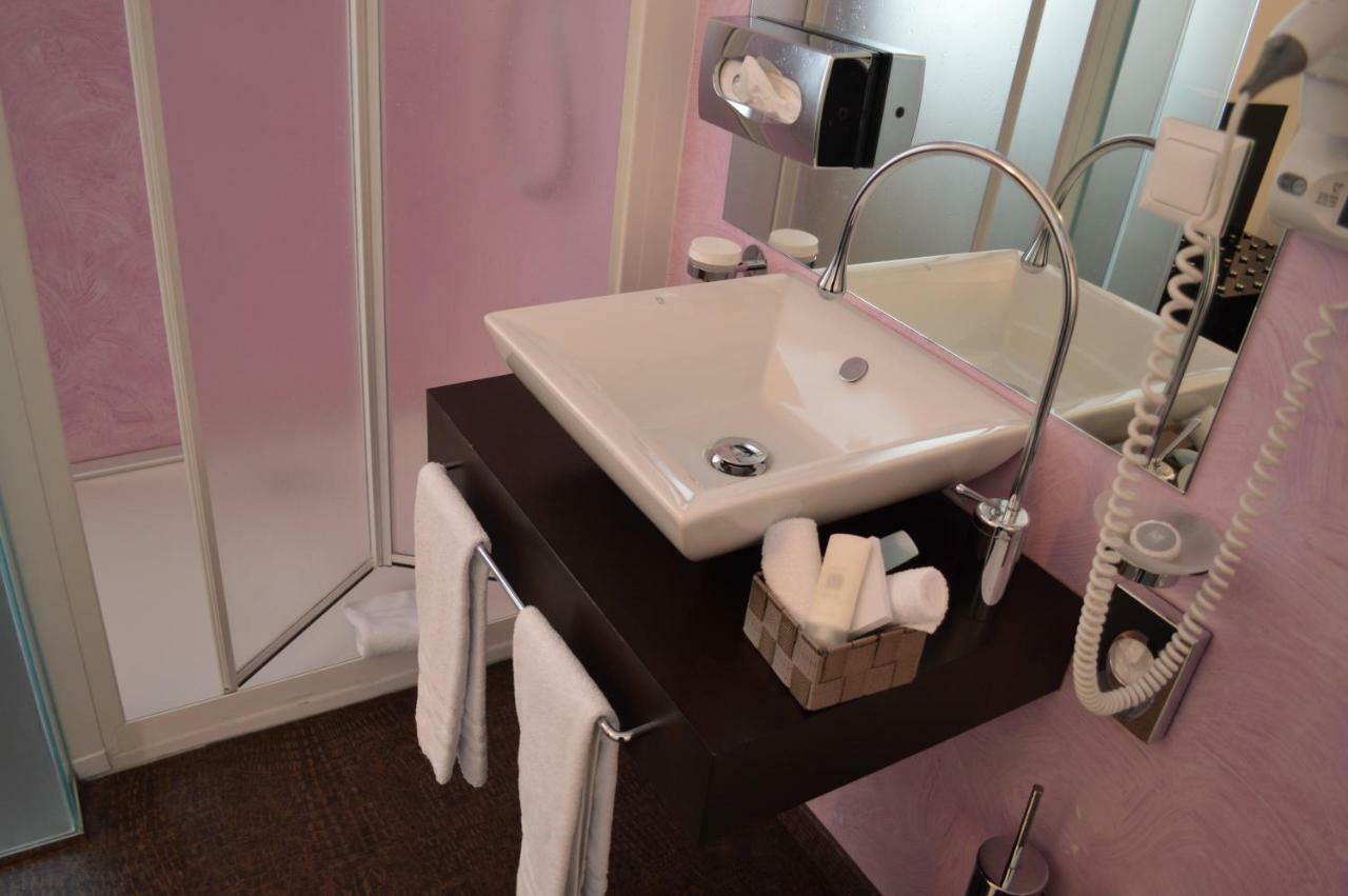 Boutique Hotel La Rinascente Локарно Экстерьер фото